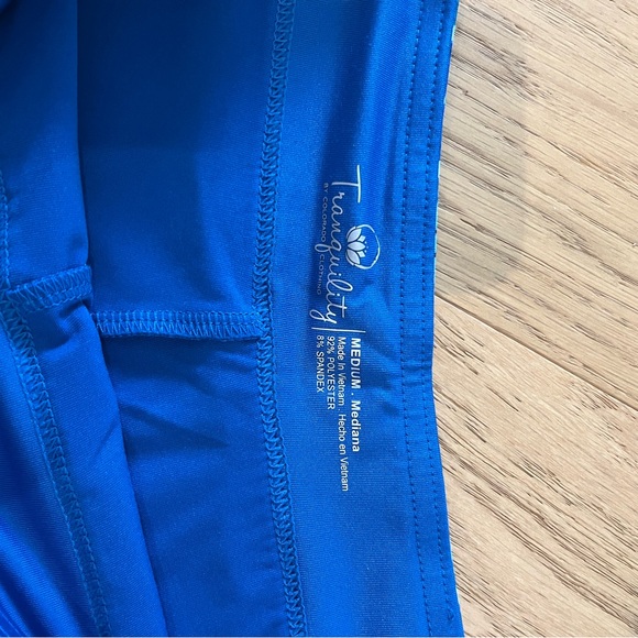 Women’s athletic skirt size M with built in shorts. Great for summer sports - Picture 3 of 3